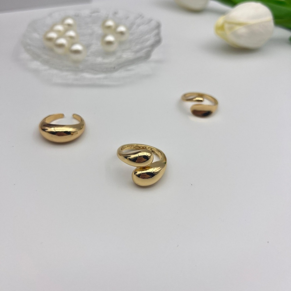 Elegant Gold-Tone Women's Jewelry Set